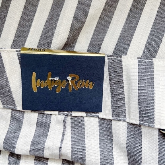 NWT Indigo Rein • Mid Rise Grey Stripes Belted‎ Mini Skirt with Pockets, Size 9 - Picture 3 of 11